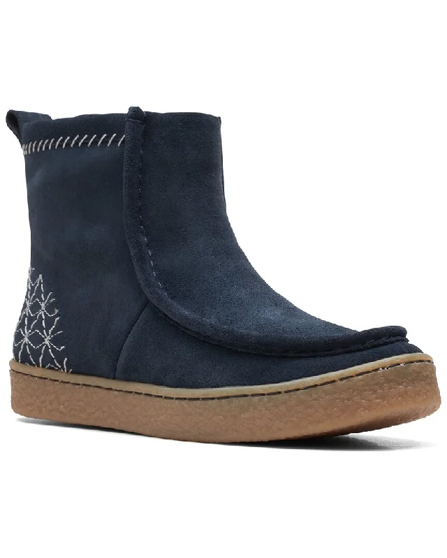 boots for stylish winter city life-Clarks Barleigh Pull Leather Boot