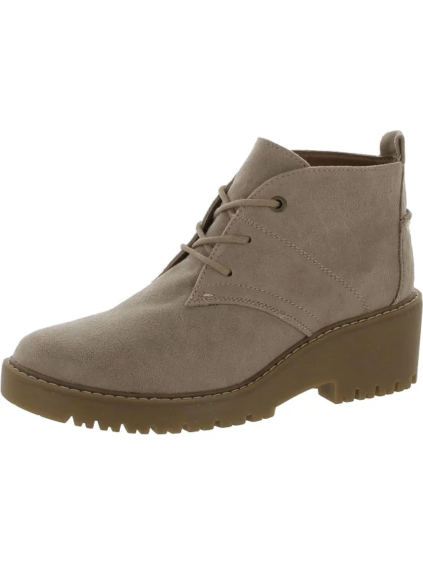 boots with rugged soles for outdoor wear-Daniella Womens Faux Suede Platform Chukka Boots